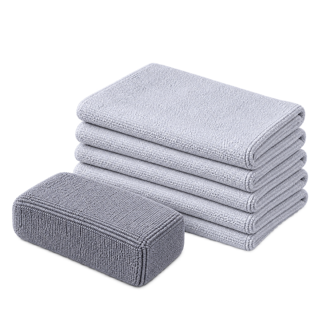 Påføringstilbehør til Soft-Coat med én stor mikrofiberapplikator og fem grå mikrofiberklude på 300 g/m².